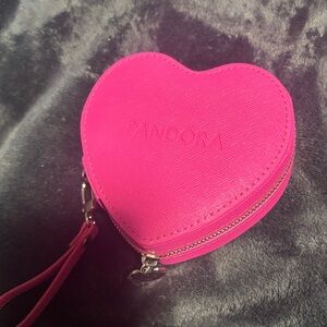 NEW WITHOUT TAGS PANDORA HEART JEWELRY BOX W STRAP (MSRP $65)